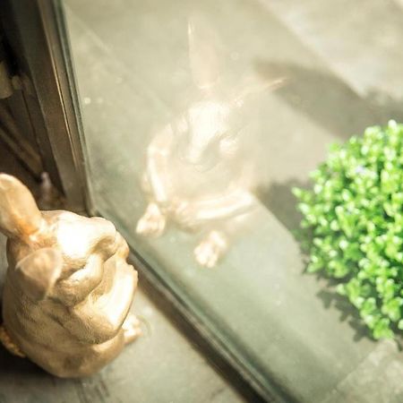The Rabbit'S Hole Hostel Bangkok Bagian luar foto