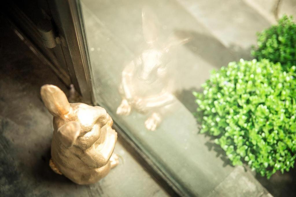 The Rabbit'S Hole Hostel Bangkok Bagian luar foto