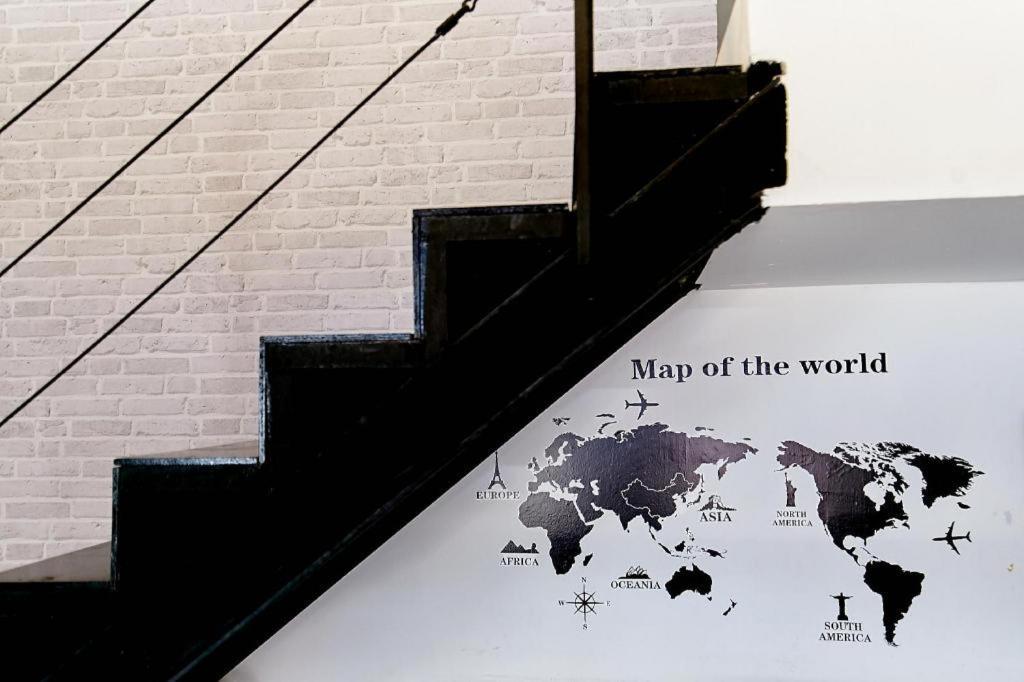 The Rabbit'S Hole Hostel Bangkok Bagian luar foto