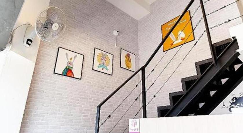 The Rabbit'S Hole Hostel Bangkok Bagian luar foto