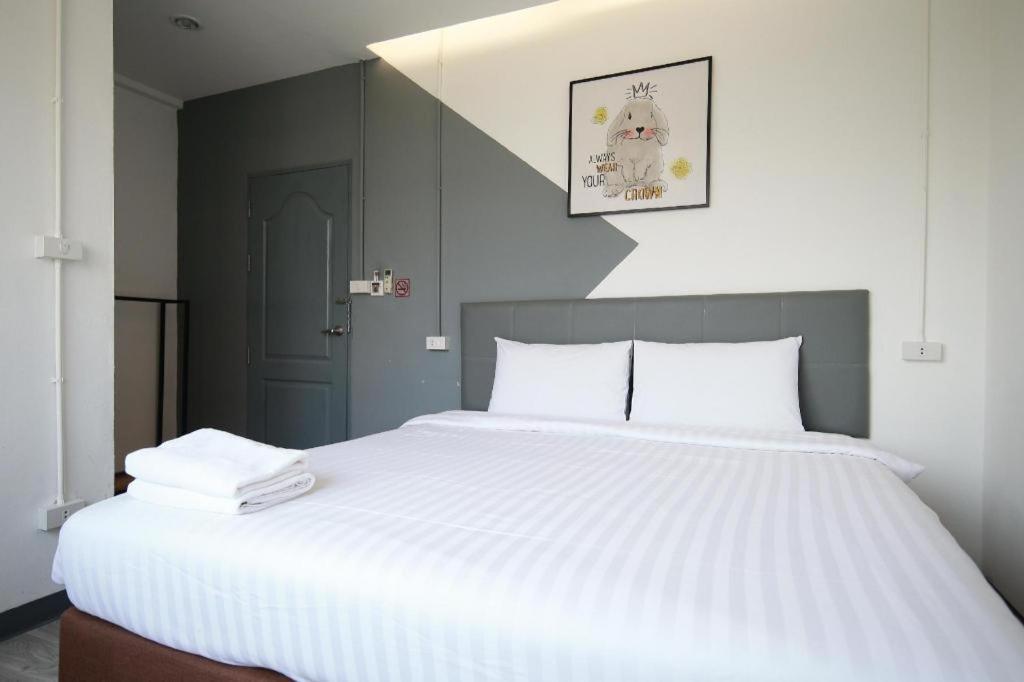 The Rabbit'S Hole Hostel Bangkok Bagian luar foto