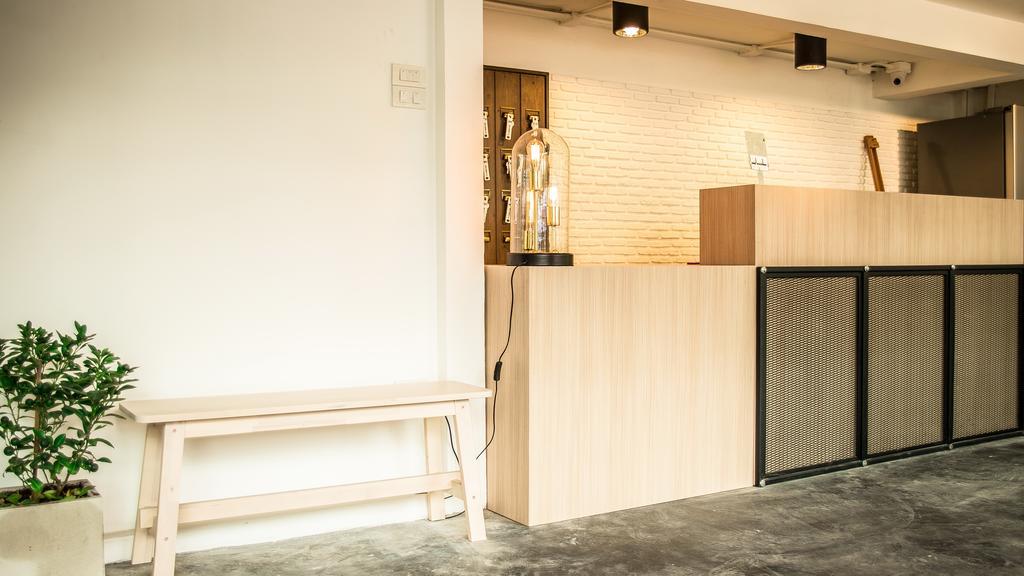 The Rabbit'S Hole Hostel Bangkok Bagian luar foto
