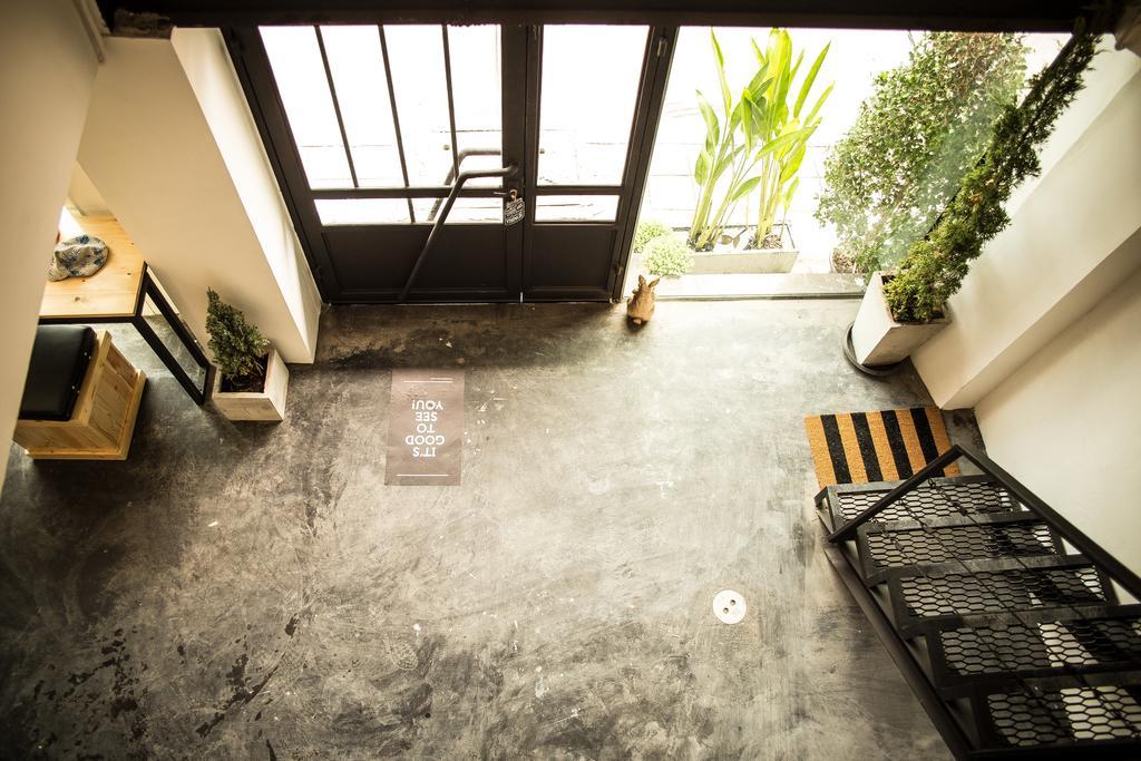 The Rabbit'S Hole Hostel Bangkok Bagian luar foto