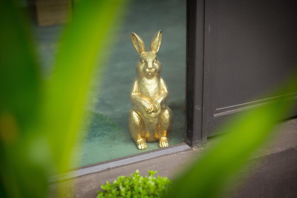 The Rabbit'S Hole Hostel Bangkok Bagian luar foto