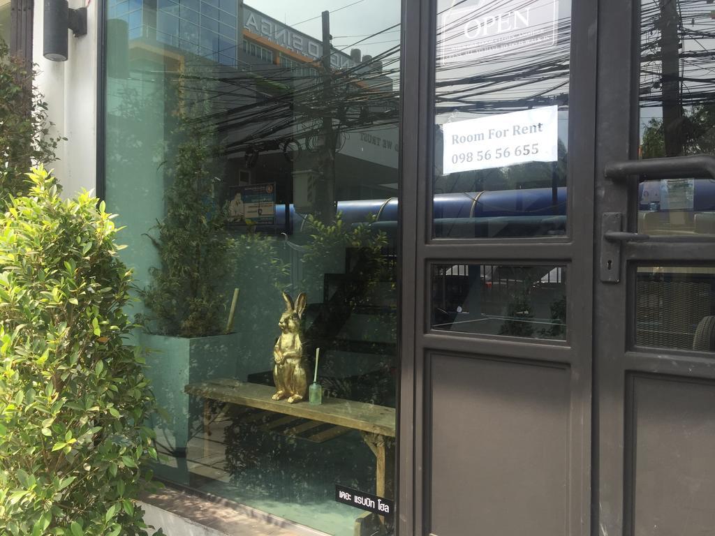 The Rabbit'S Hole Hostel Bangkok Bagian luar foto