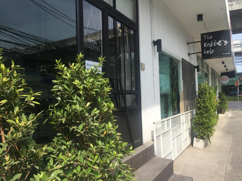 The Rabbit'S Hole Hostel Bangkok Bagian luar foto
