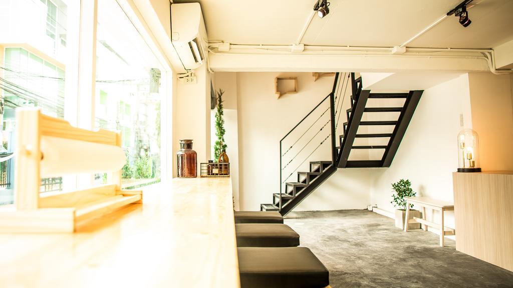 The Rabbit'S Hole Hostel Bangkok Bagian luar foto