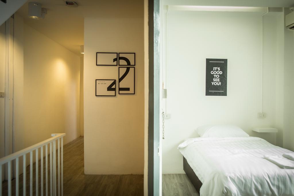 The Rabbit'S Hole Hostel Bangkok Bagian luar foto