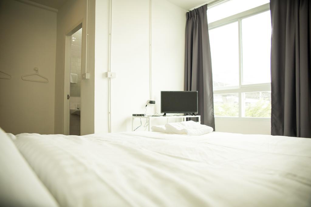 The Rabbit'S Hole Hostel Bangkok Bagian luar foto