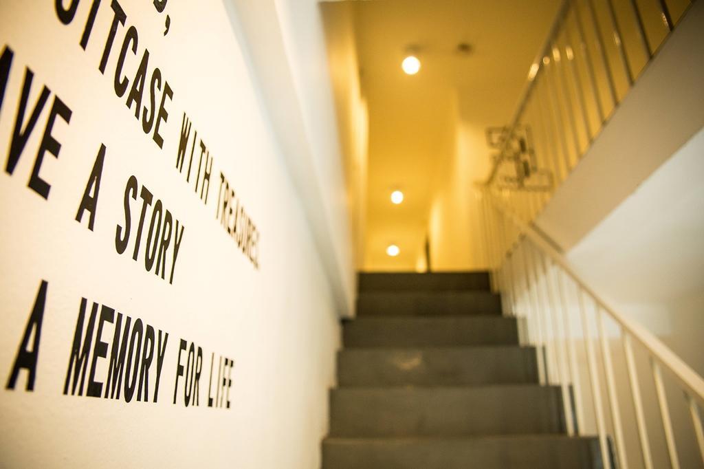 The Rabbit'S Hole Hostel Bangkok Bagian luar foto